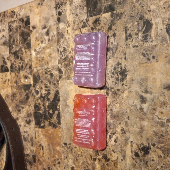 Bath & Body Works Signature Collection Bar Soap Set. - Picture 4 of 7
